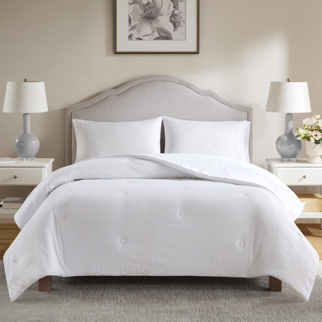 Mainstays Full/Queen Reversible Down Alternative Comforter, All-Season, White Seersucker