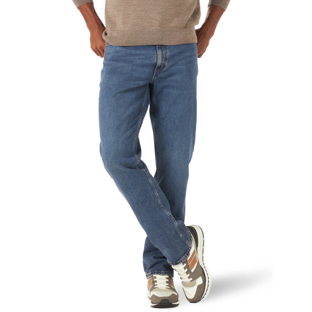 Leeยฎ Men's Legendary Denim Relaxed Fit Straight Leg Jean