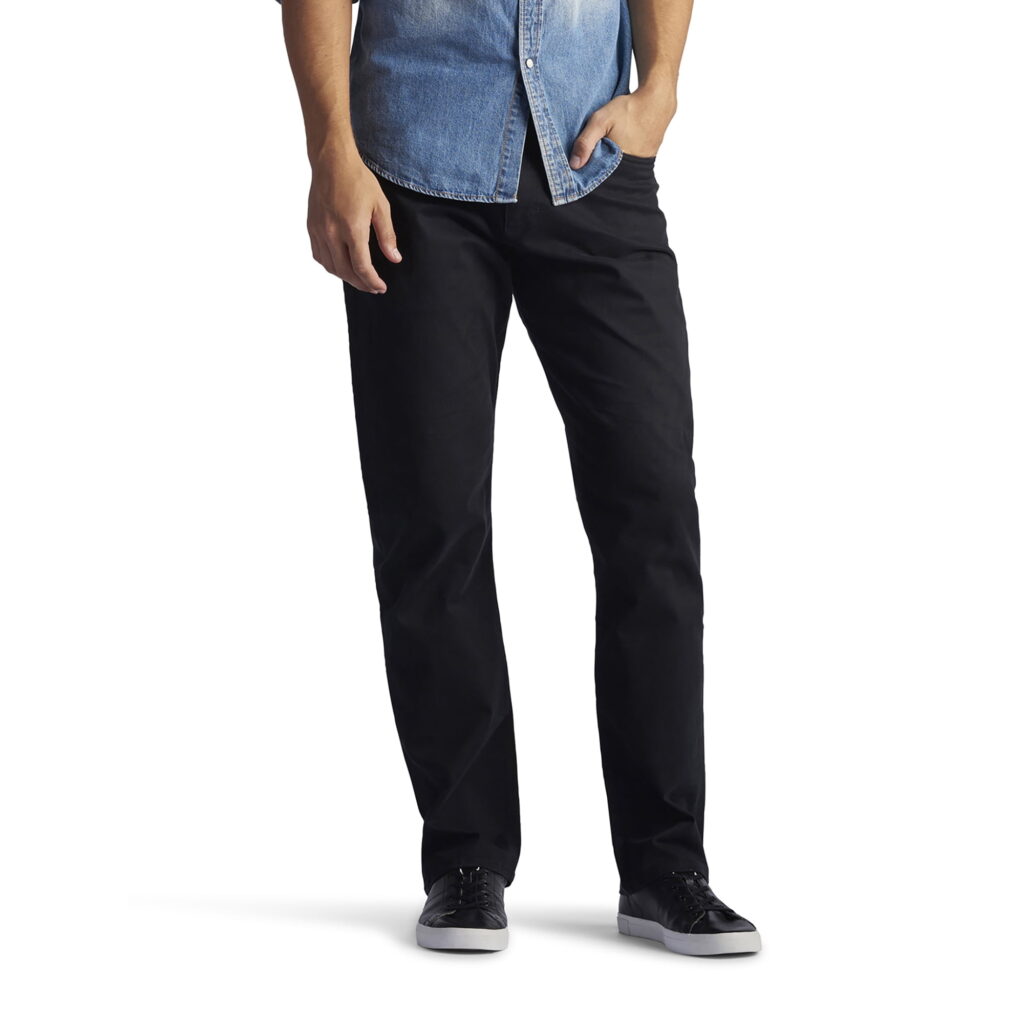 Lee Menโs and Big Menโs Extreme Motion Straight Fit Tapered Leg Jeans